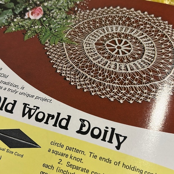 Vintage 1975 How to macrame with small cords, a craft course book.Jewelry & more - Picture 4 of 9